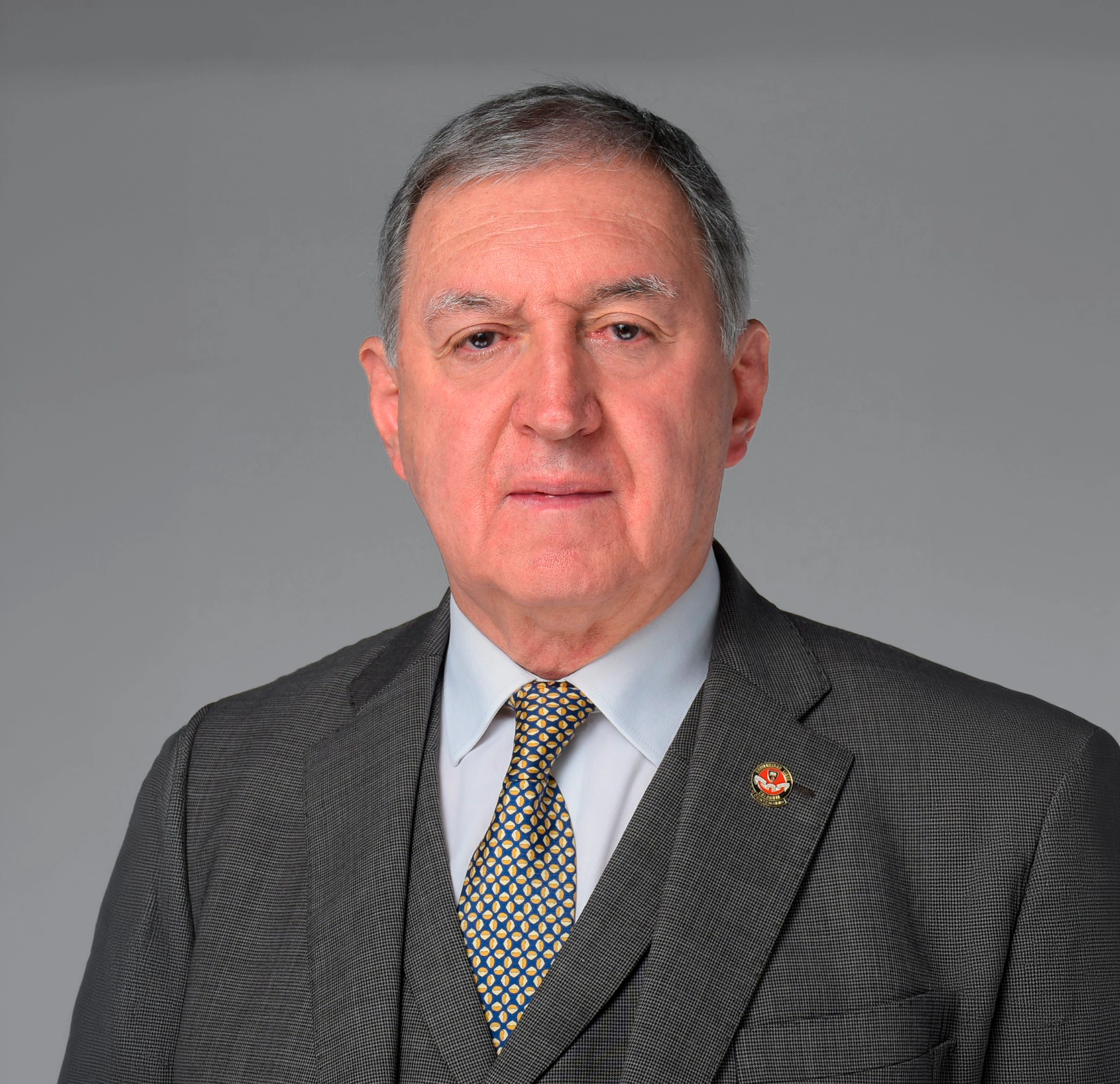 Dr. César López Meza